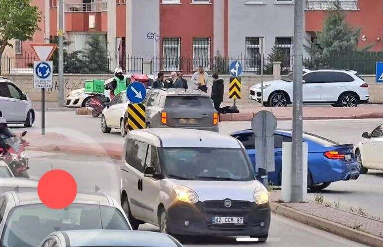 konyada-motosikletli-kuryenin-kazasi-kamerada