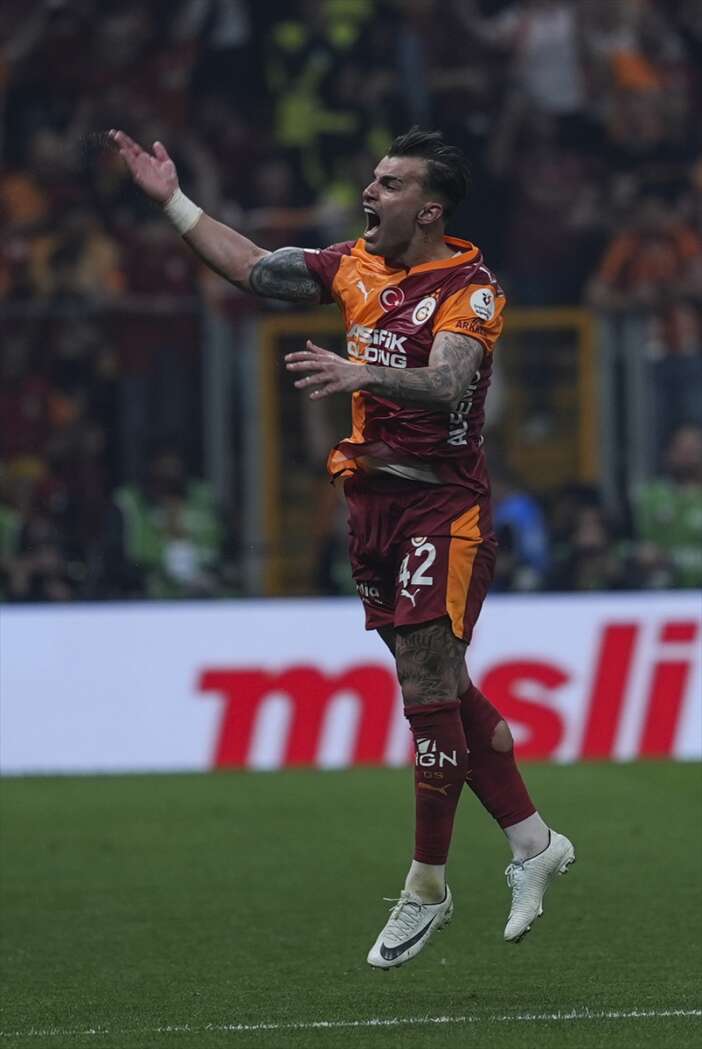 super-ligde-sampiyonluk-dengesi-degisti-galatasaray-rakiplerine-fark-atti