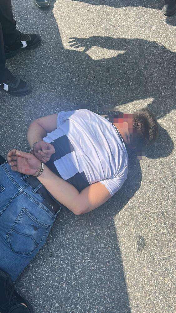 film-gibi-rehine-krizi-kiz-arkadasiyla-taksiciyi-rehin-aldi-polise-ates-acti