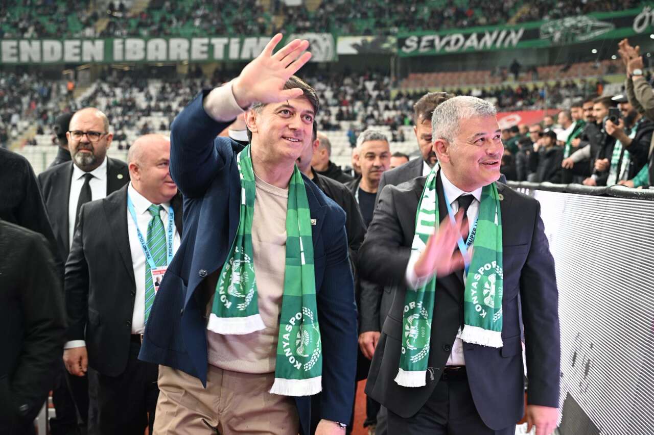 konya-emniyet-muduru-necmettin-koc-fenerbahce-macini-tribunden-takip-etti