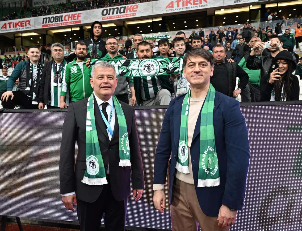 konya-emniyet-muduru-necmettin-koc-fenerbahce-macini-tribunden-takip-etti