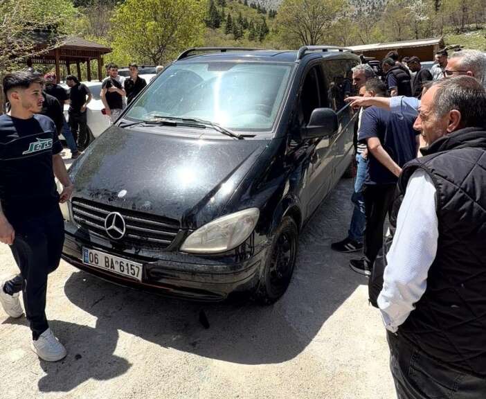 konyada-freni-bosalan-minibus-aygirdibi-selalesine-girdi