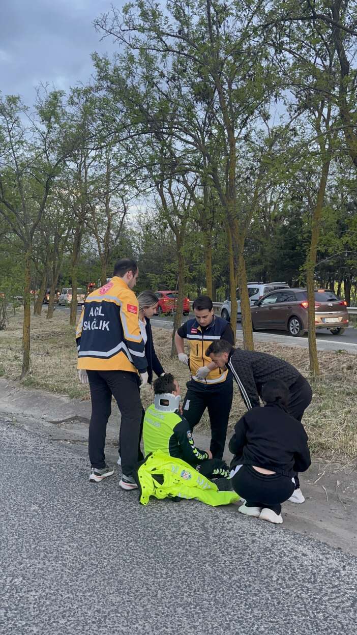 kaza-ihbarina-gelen-polise-otomobil-carpti