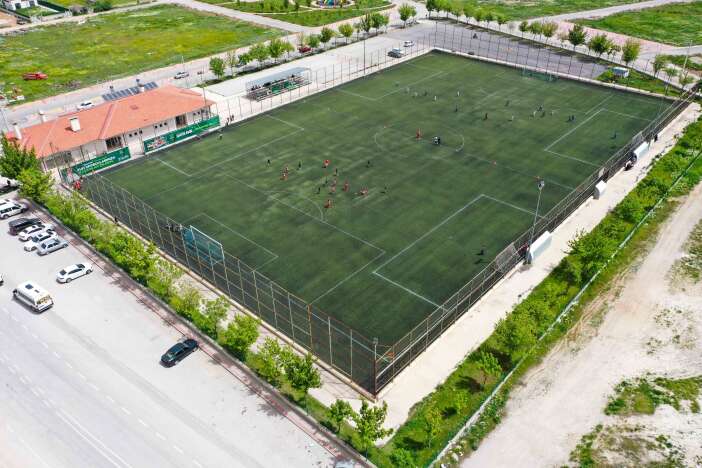 konyada-gelenek-bozulmadi-minik-futbolcular-yine-sahada