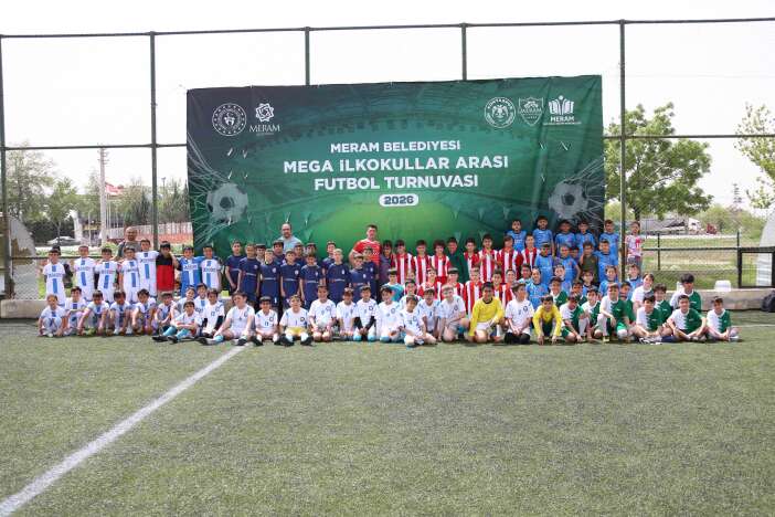 konyada-gelenek-bozulmadi-minik-futbolcular-yine-sahada