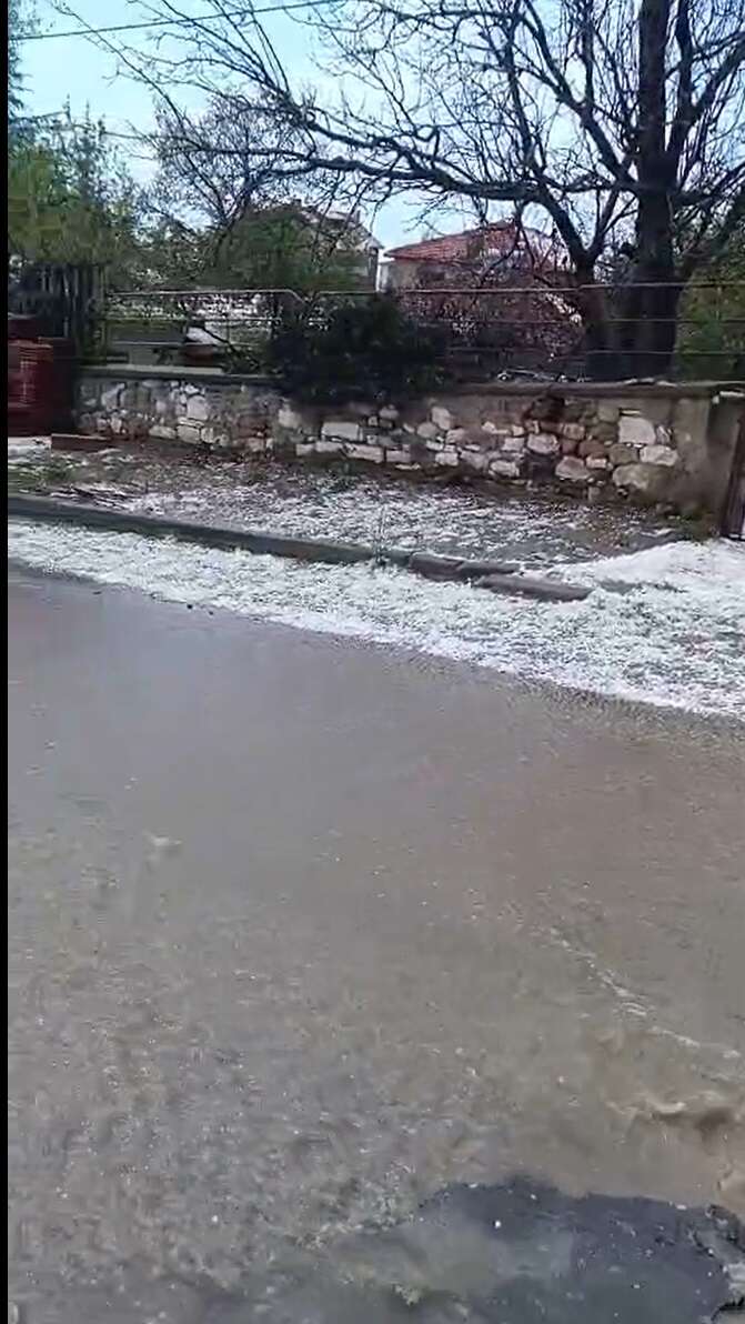 mayis-ayinin-ortasinda-dolu-yagdi-tarim-arazileri-zarar-gordu