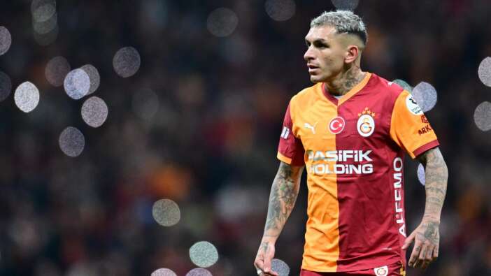 galatasarayli-futbolcuya-avmde-yumruklu-saldiri