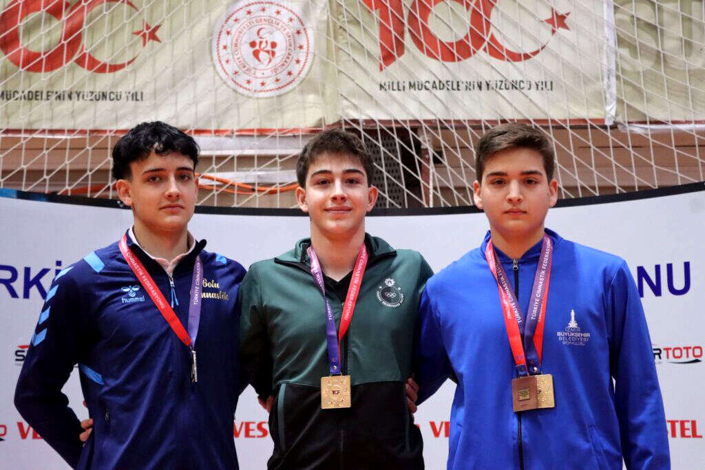 konya-zirvede-karatayli-sporcu-emirhan-danis-turkiye-sampiyonu-oldu