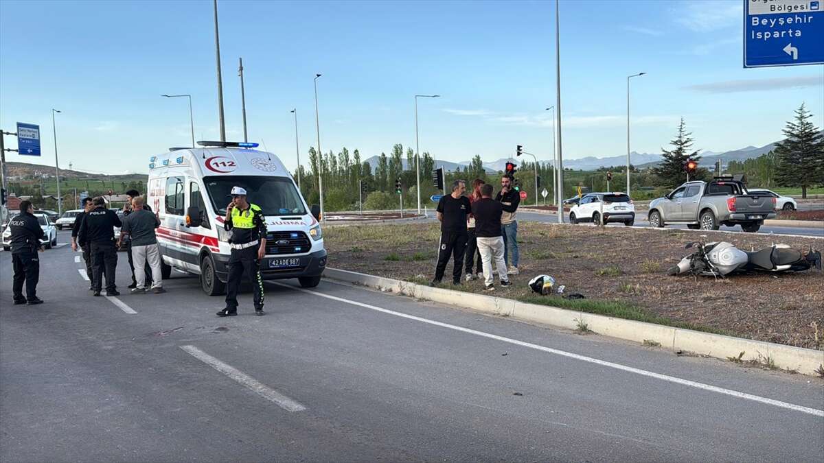 konyada-motosiklet-refuje-carpti-kadin-surucu-agir-yarali