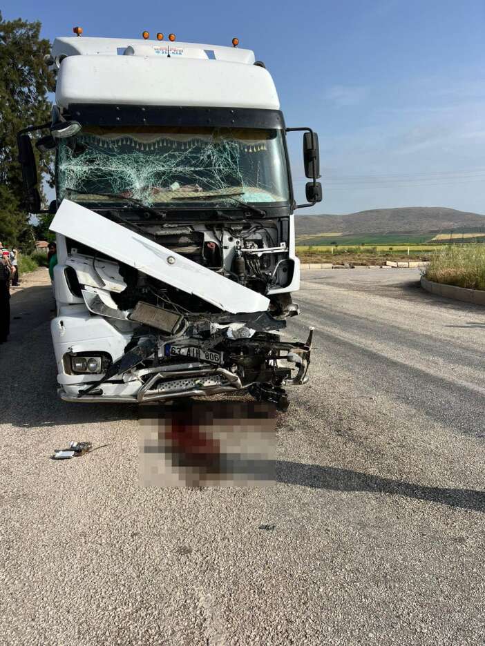 traktor-ile-tir-carpisti-mehmet-resat-yakar-oldu
