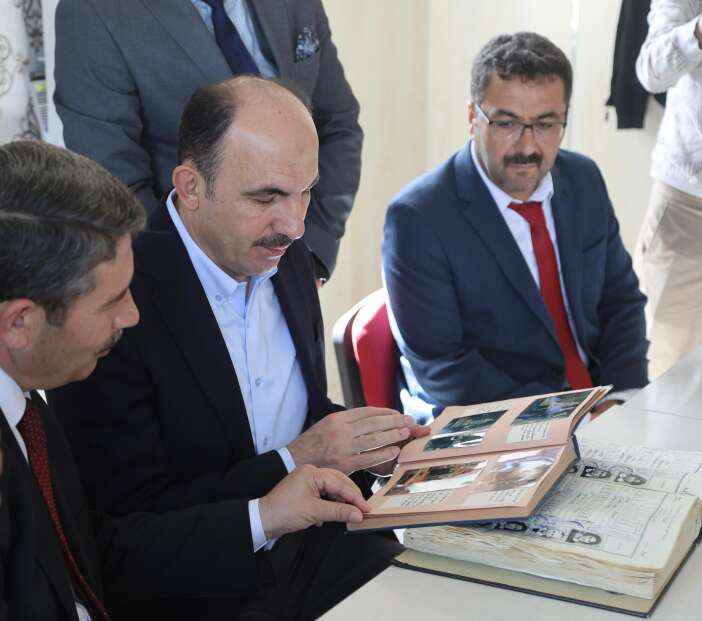 baskan-altay-konyada-zamani-geriye-sardi