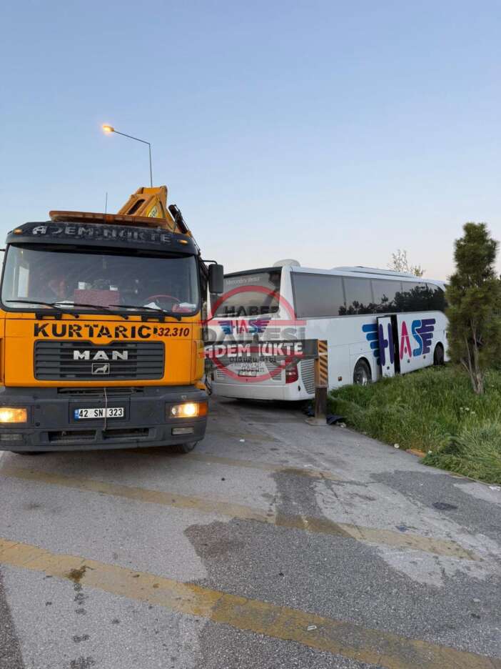 konyada-yolcu-otobusu-tira-carpti-sofor-oldu-8-kisi-yaralandi