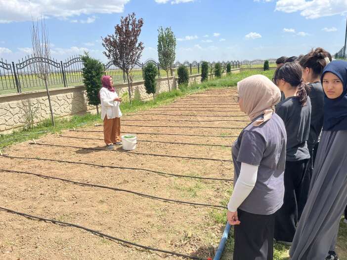 konya-selcuklu-fen-lisesinde-ogrenciler-ata-tohumu-ekti