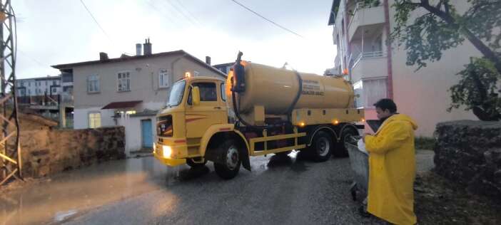 konyada-kuvvetli-yagis-ve-dolu-bir-ilceyi-bu-hale-getirdi