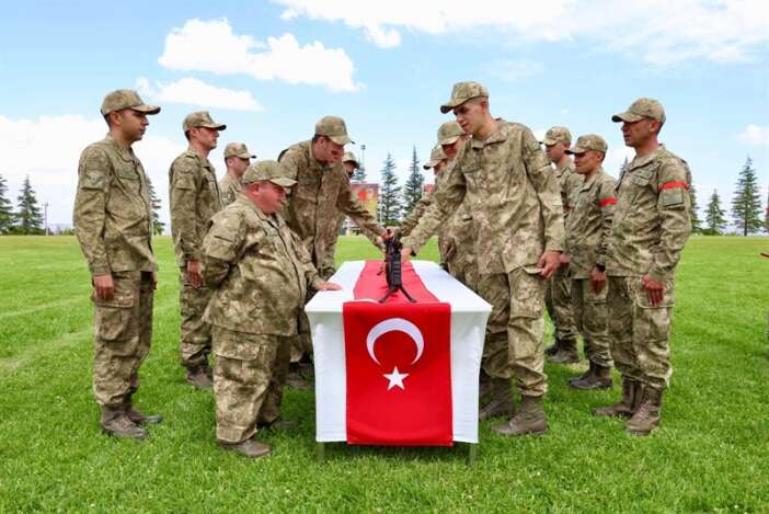 konyada-temsili-askerlik-sevinci-ozel-gencler-yemin-etti