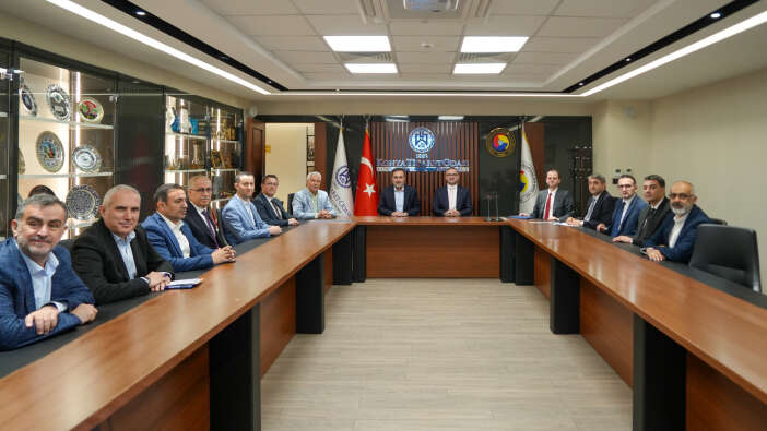merkez-bankasi-baskani-karahan-konyada-is-adamlari-ile-ozel-toplanti-yapti