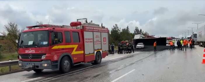 yagis-zincirleme-kazaya-neden-oldu-3-tir-ve-otomobil-carpisti