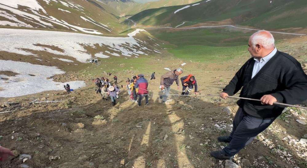 pancar-iscilerini-tasiyan-minibus-ucuruma-yuvarlandi-1-olu-7-yarali-var