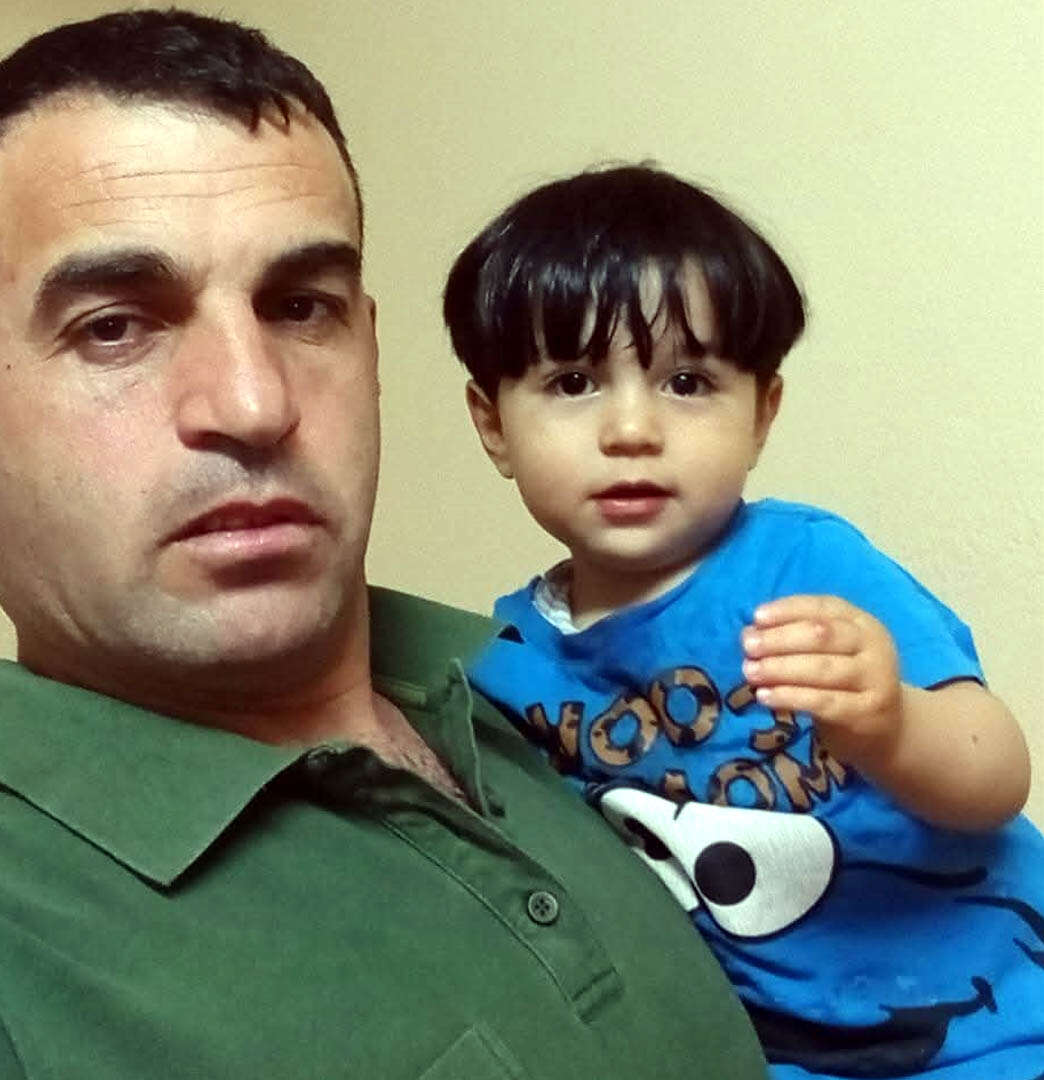 cekyattan-dusen-4-yasindaki-cocuk-oldu-sinir-krizi-geciren-baba-kazada-hayatini-kaybetti