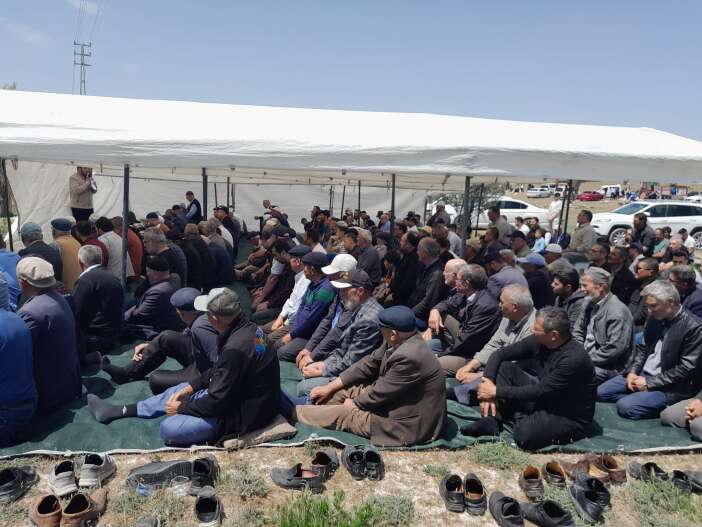 konyaya-gokten-bereket-indi-yuzlerce-kisi-sukur-icin-toplandi