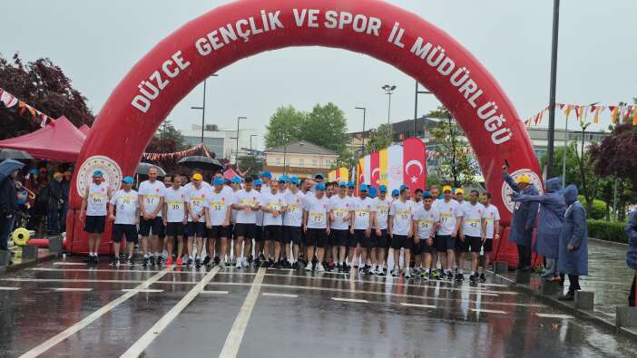 turkiyenin-en-hizli-postacisi-konyadan-cikti