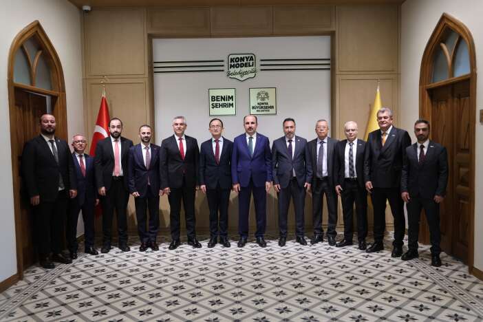 cin-buyukelcisi-konyada-is-dunyasiyla-bulustu