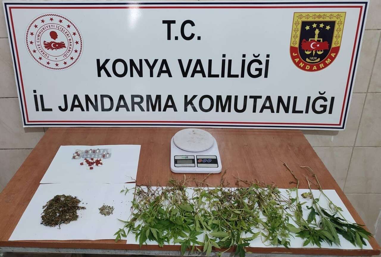 konyada-cok-sayida-uyusturucu-ele-gecirildi-yakalanmasa-binlerce-kisiyi-zehirleyeceklerdi