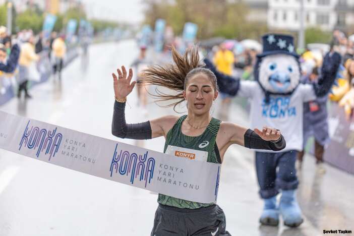 konyada-maratonun-en-iyi-fotograflari-secildi-birinci-30-bin-tl-odul-aldi