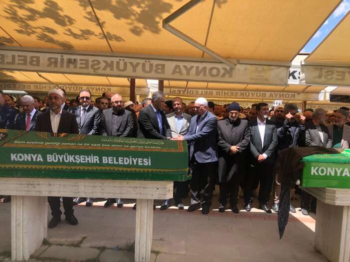 selcuklunun-ilk-belediye-baskani-ismail-oksuzler-son-yolculuguna-ugurlandi