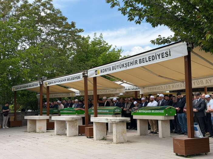 selcuklunun-ilk-belediye-baskani-ismail-oksuzler-son-yolculuguna-ugurlandi