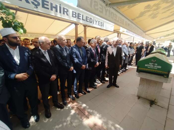 selcuklunun-ilk-belediye-baskani-ismail-oksuzler-son-yolculuguna-ugurlandi