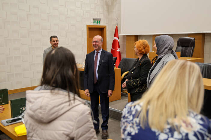 konya-lalelerinden-baskan-pekyatirmaciya-tesekkur-ziyareti