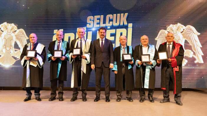 konyada-gurur-gunu-selcuk-universitesindeki-basarilar-odullendirildi