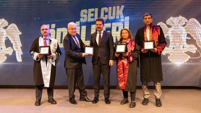 konyada-gurur-gunu-selcuk-universitesindeki-basarilar-odullendirildi