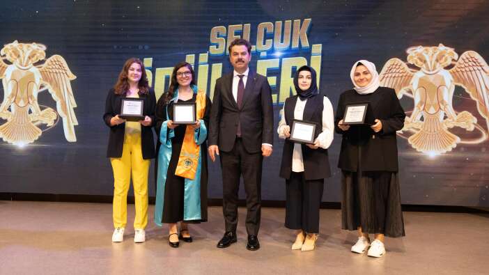 konyada-gurur-gunu-selcuk-universitesindeki-basarilar-odullendirildi