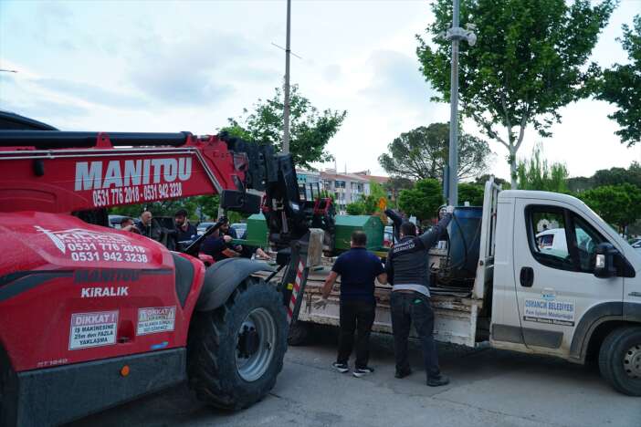 250-kiloluk-adamin-cenazesi-evden-forkliftle-cikarildi