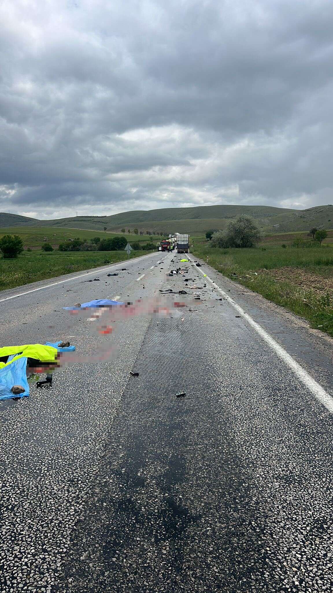 tirin-altina-giren-motosiklet-surucusu-hayatini-kaybetti-karisi-da-agir-yarali