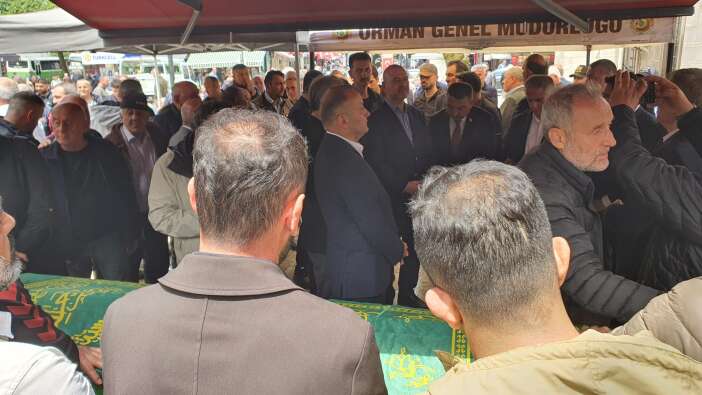 konyada-turkiyenin-ilk-basortulu-spikerlerindendi-emine-cift-son-yolculuga-ugurlandi