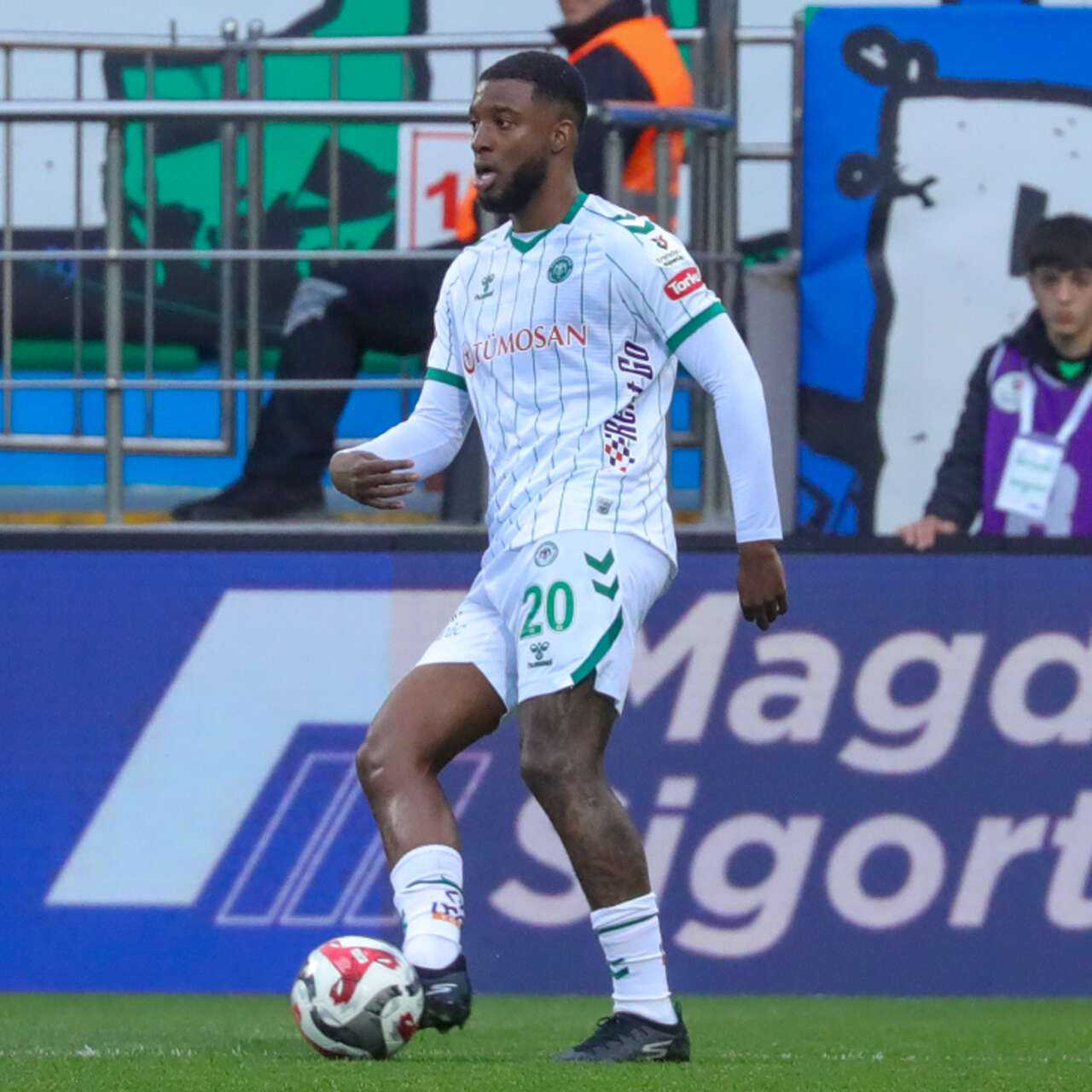 konyaspor-yeni-sezonda-2-isimle-yollarini-ayiriyor