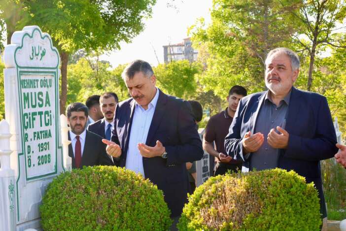 bakan-ciftciden-oglunu-kaybeden-recep-konuka-taziye-ziyareti