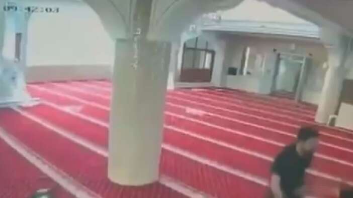 camide-dehset-imam-saldiriya-ugradi