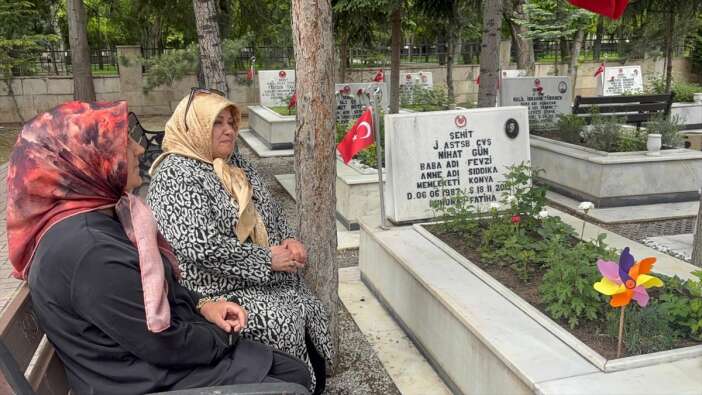 konya-sehitliginde-bayram-oncesi-huzun-ve-dua-bulustu