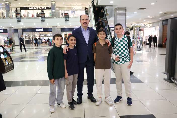 konyadaki-bayram-alisverisi-heyecanina-baskan-altay-da-ortak-oldu
