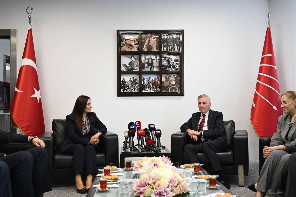 chp-ile-ak-parti-3-bayram-sonra-yeniden-bayramlasti-heyette-konyali-vekil-de-var