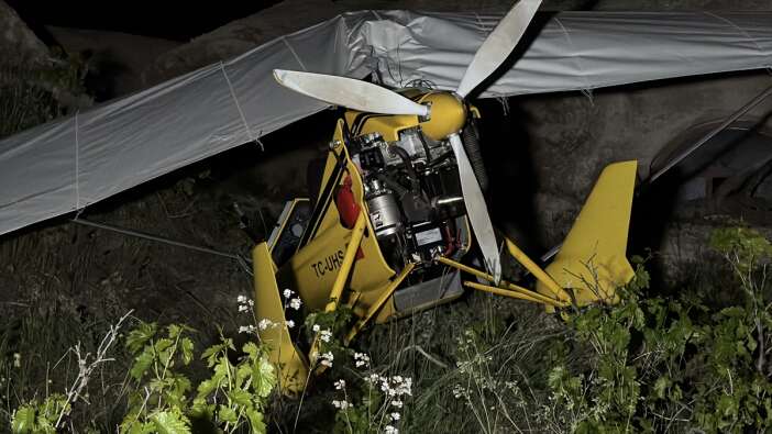 korkutan-microlight-kazasi-pilot-ve-yolcu-yaralandi