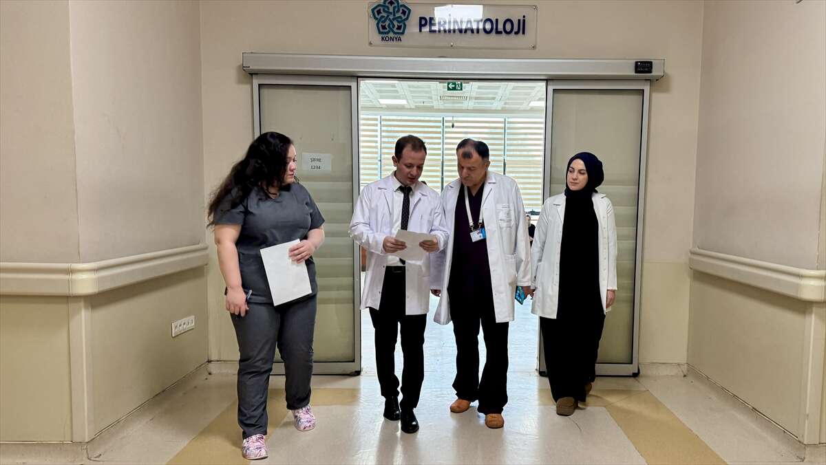 konyanin-unlu-doktoru-dogumlarini-yaptigi-doktor-ve-hemsirelerle-ayni-serviste