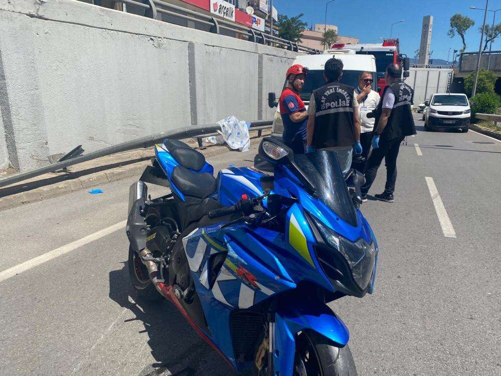 demir-bariyere-carpan-motosiklet-surucusu-hayatini-kaybetti
