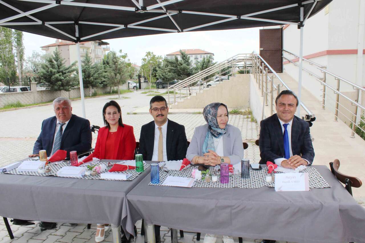konyada-ameliyat-oldu-engeline-ragmen-mudurluge-kadar-yukseldi