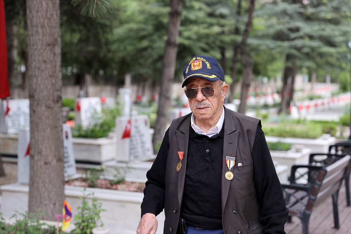 konyada-yasayan-kore-gazisi-babasinin-istiklal-madalyasini-gururla-tasiyor