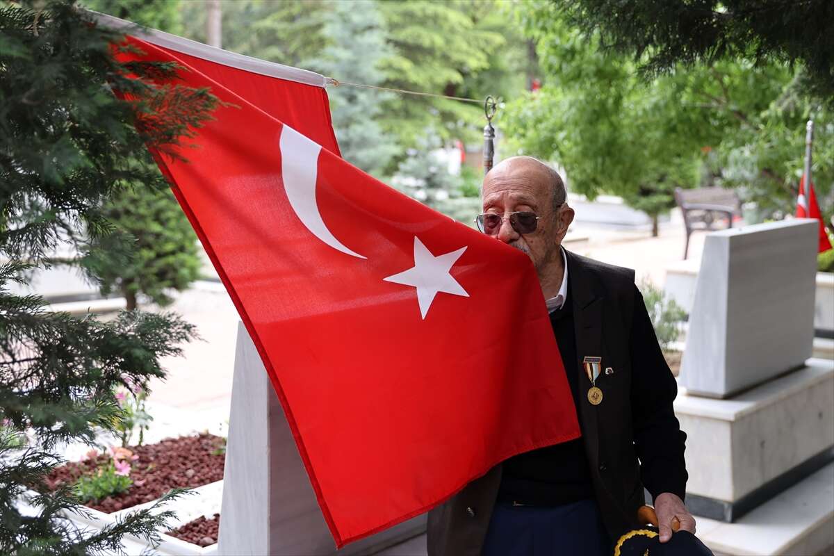 konyada-yasayan-kore-gazisi-babasinin-istiklal-madalyasini-gururla-tasiyor
